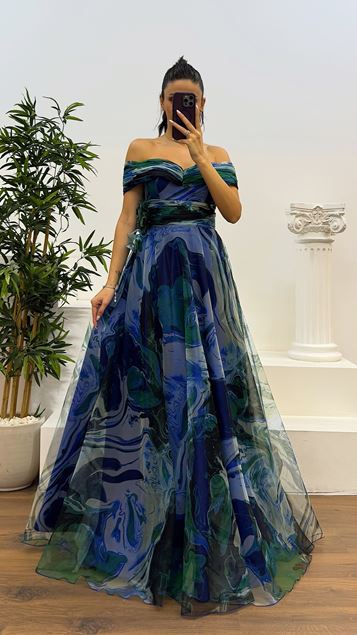 Robe de soirée en tulle verte à col bateau