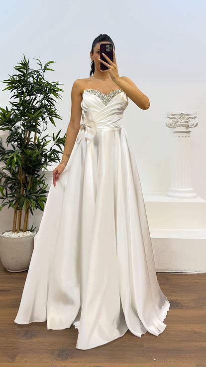 Abito da sera con dettaglio fiocco senza spalline in osso