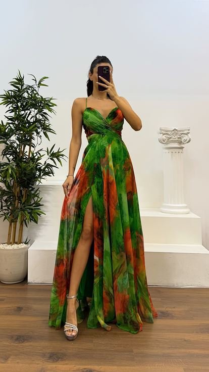 Robe de soirée verte à bretelles en corde et détail au dos