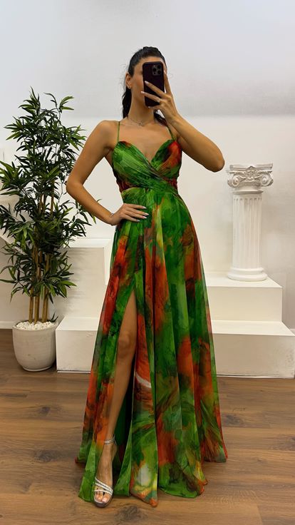 Robe de soirée verte à bretelles en corde et détail au dos