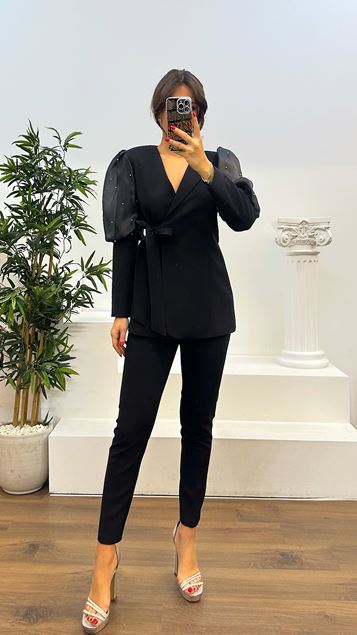 Vestido de noche bordado con cintura con cuello en V negro