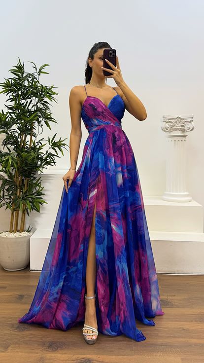 Abito da sera dettagliato trasparente con cinturino in corda Saks