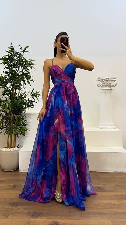 Abito da sera dettagliato trasparente con cinturino in corda Saks