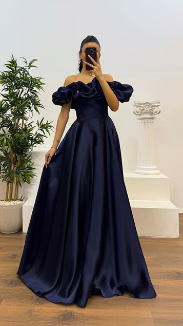 Abito da sera arricciato con scollo a barchetta blu navy