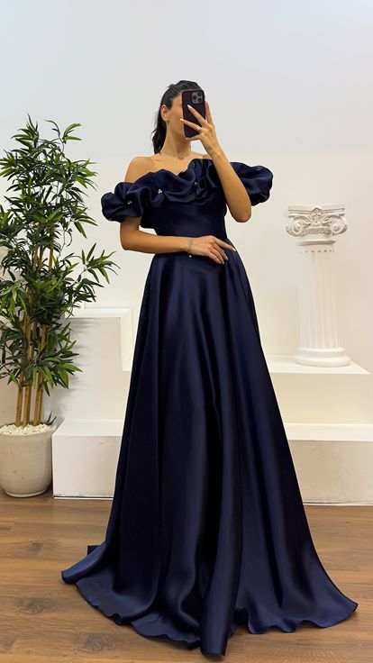 Abito da sera arricciato con scollo a barchetta blu navy