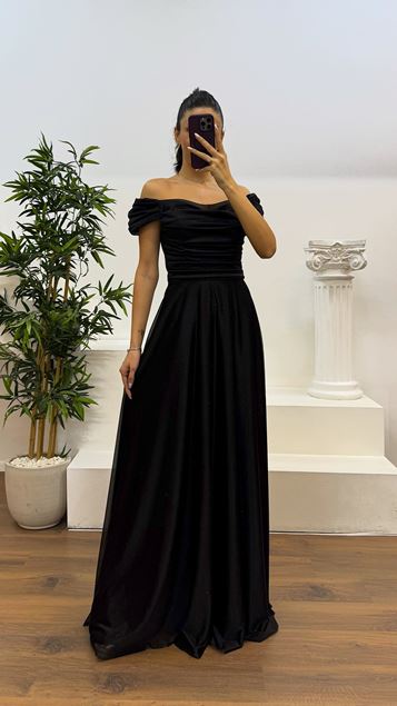 Vestido de noche drapeado en el pecho negro