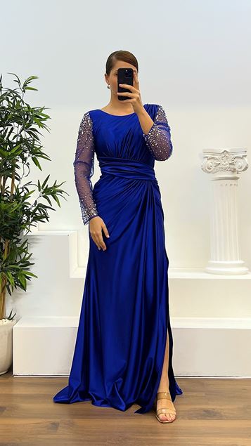 Abendkleid in Übergröße mit Sax-Ärmeln