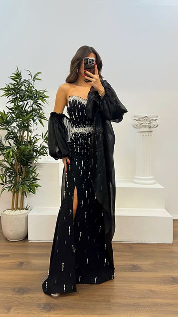 Vestido de noche con detalle de perlas negro