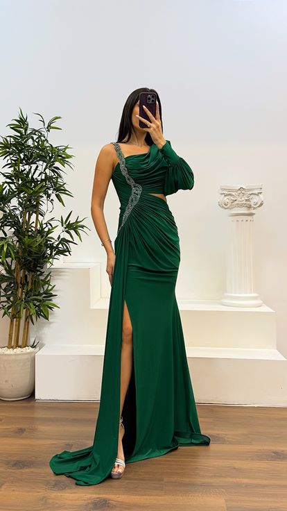 Smaragdgrünes, einärmliges Abendkleid mit Stickereidetail