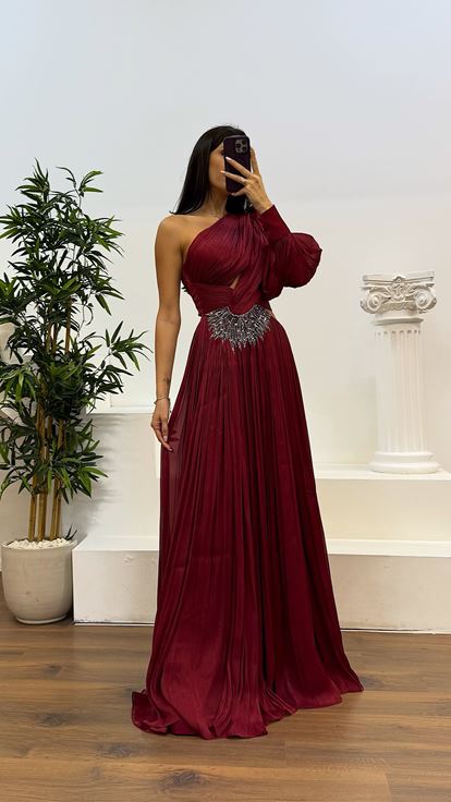 Robe de soirée plissée bordeaux à manches simples
