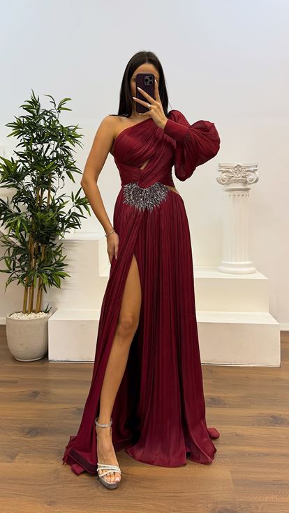 Robe de soirée plissée bordeaux à manches simples