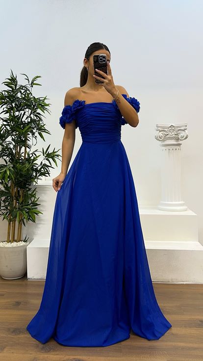 Sax - Robe de soirée à bretelles et détails fleuris