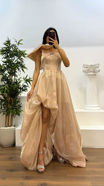 Abito da sera monospalla in visone