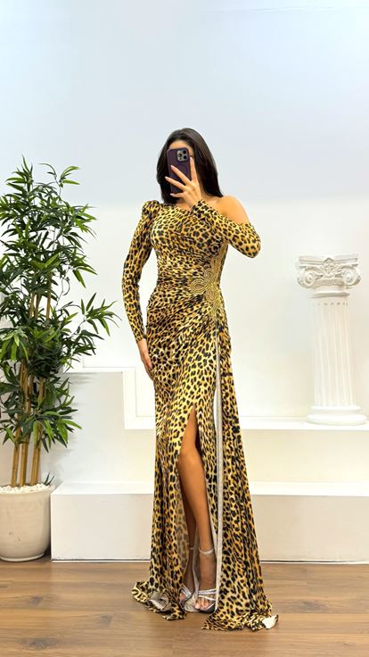 Abendkleid mit Leopardenmuster und einärmeligen Taillendetails