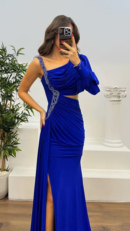 Einärmeliges Abendkleid von Saks mit bestickten Details