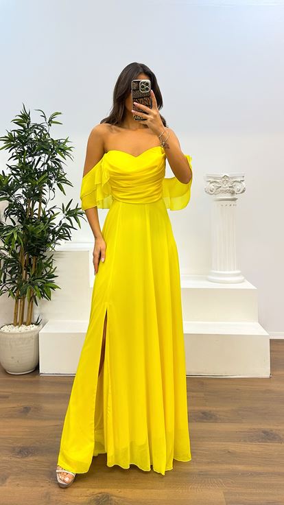 Abito da sera in chiffon drappeggiato sul petto giallo