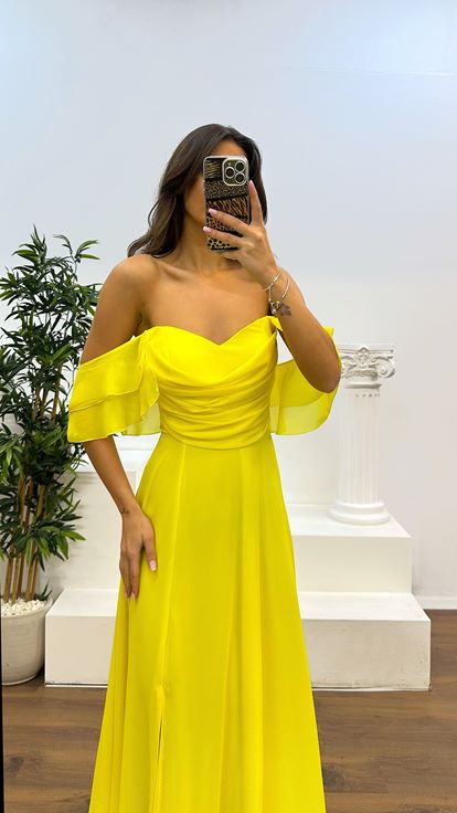 Abito da sera in chiffon drappeggiato sul petto giallo
