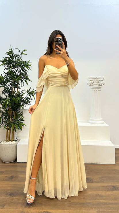 Abito da sera in chiffon drappeggiato con busto in visone