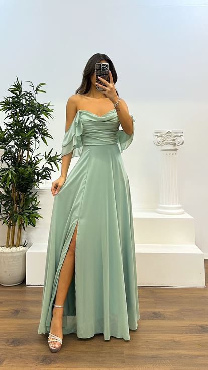 Vestido de noche de gasa drapeado en el pecho en menta