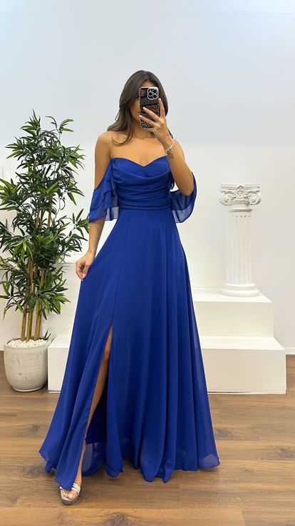 Abito da sera in chiffon drappeggiato sul petto di Saks