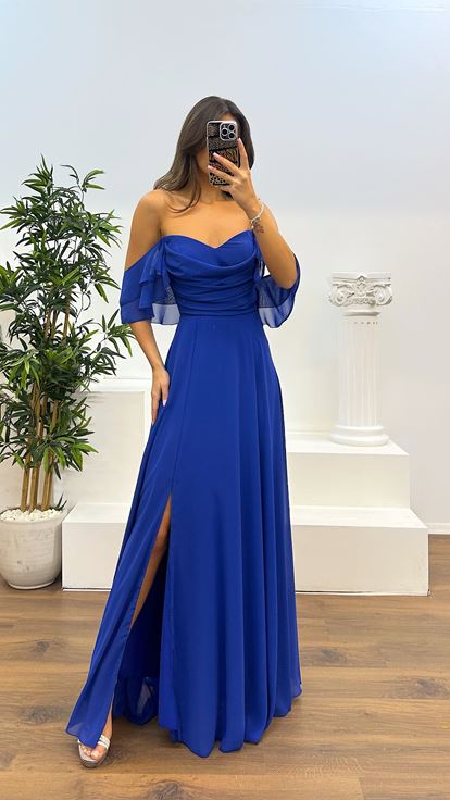 Abito da sera in chiffon drappeggiato sul petto di Saks