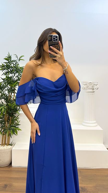 Abito da sera in chiffon drappeggiato sul petto di Saks