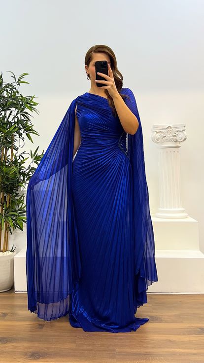 Abito da sera taglie forti con dettaglio vita plissettata Saks