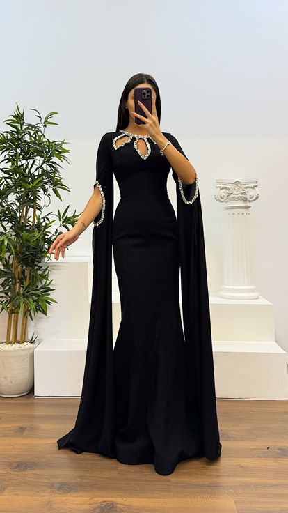 Robe de soirée détaillée en pierre noire