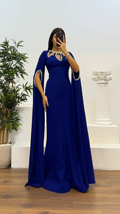 Saks Abendkleid mit Steindetail