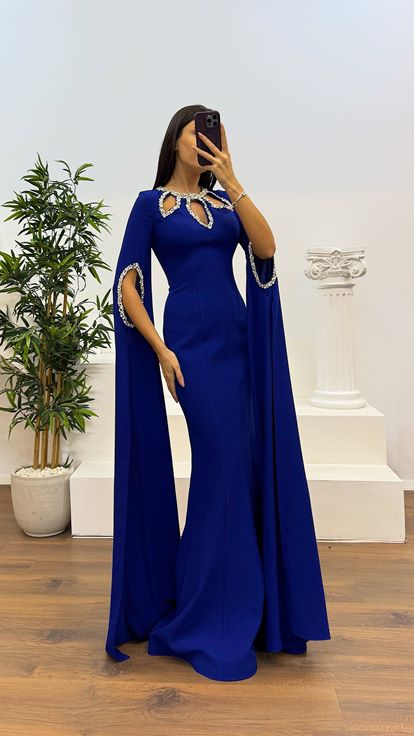 Saks Abendkleid mit Steindetail