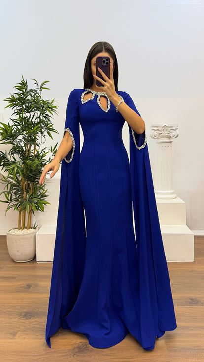 Saks Abendkleid mit Steindetail