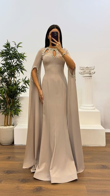 Robe de soirée ornée de pierres