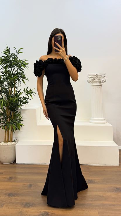 Siyah İp Askılı Yaka Gül Detay Abiye Elbise