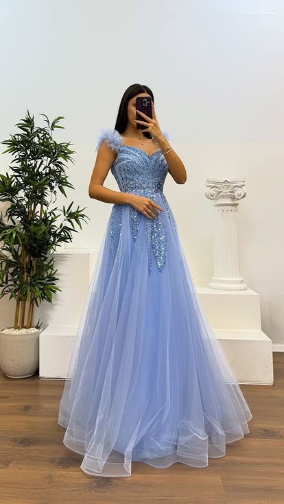 Vestido de noche azul bebé de tul sin tirantes con detalle de bordado