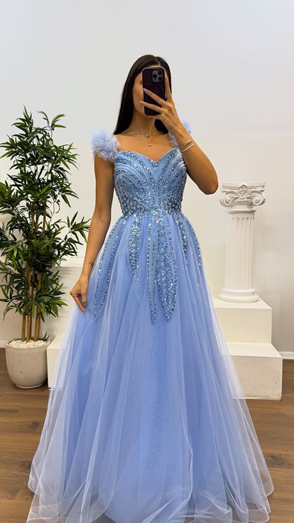 Vestido de noche azul bebé de tul sin tirantes con detalle de bordado