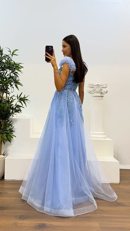 Vestido de noche azul bebé de tul sin tirantes con detalle de bordado