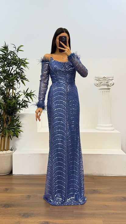 İndigo Kayık Yaka Tüy Detay İşlemeli Abiye Elbise