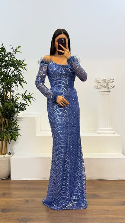 İndigo Kayık Yaka Tüy Detay İşlemeli Abiye Elbise