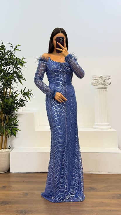 İndigo Kayık Yaka Tüy Detay İşlemeli Abiye Elbise