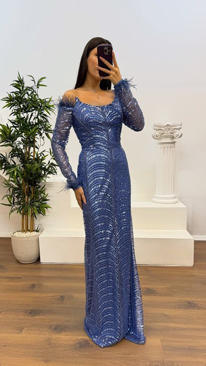 İndigo Kayık Yaka Tüy Detay İşlemeli Abiye Elbise