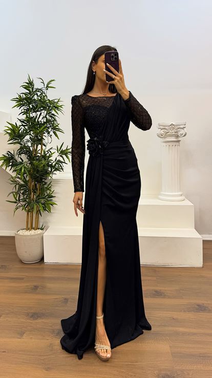 Abito da sera con dettaglio ricamo girocollo nero