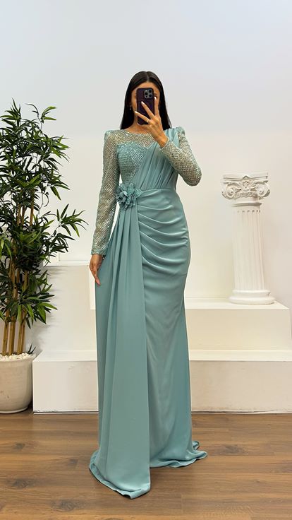 Abito da sera con dettaglio ricamo girocollo Cagla