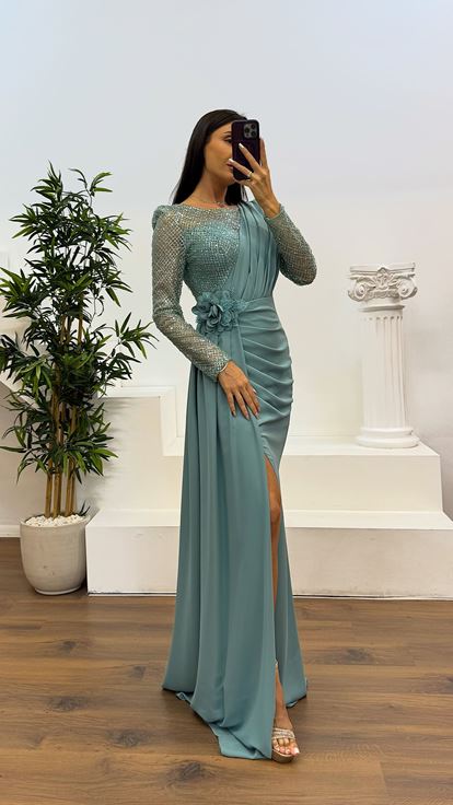 Abito da sera con dettaglio ricamo girocollo Cagla