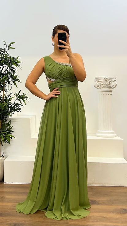 Vestido de noche de talla grande con detalle de piedras caqui