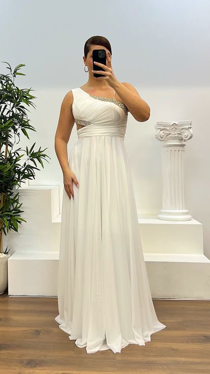 Vestido de noche de talla grande con detalle de piedra ósea