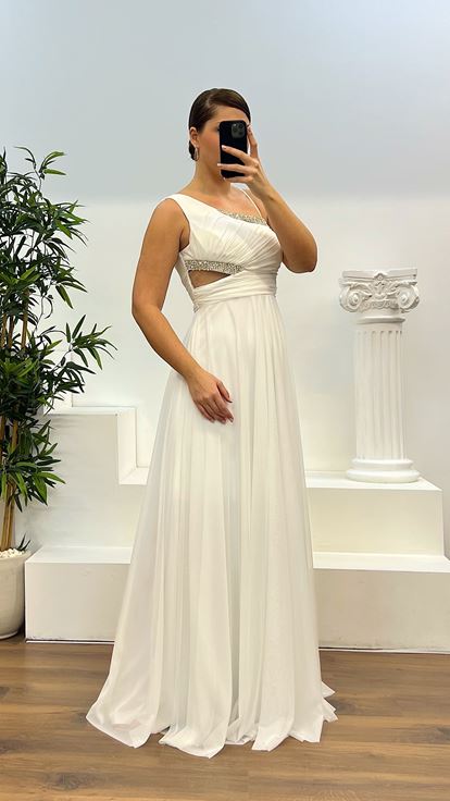 Vestido de noche de talla grande con detalle de piedra ósea