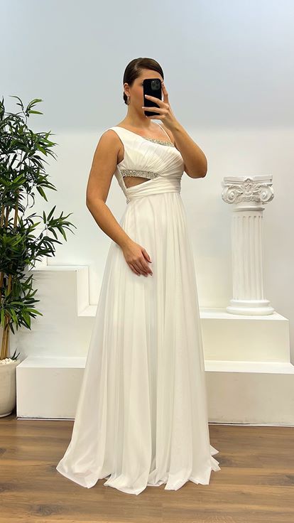 Vestido de noche de talla grande con detalle de piedra ósea