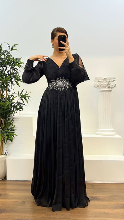 Robe de soirée noire grande taille avec détail de taille