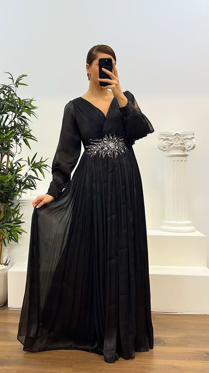 Robe de soirée noire grande taille avec détail de taille