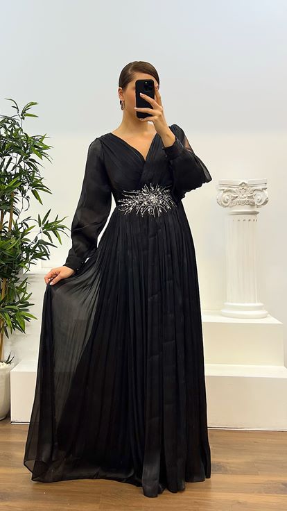 Robe de soirée noire grande taille avec détail de taille
